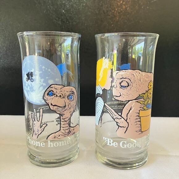 2 Vintage E.T. 1982 Limited Edition Pizza Hut Collectors Series Drinking Glasses - Picture 1 of 14